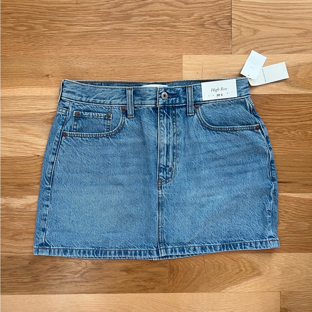 Abercrombie & Fitch Denim Mini Skirt Size 28 NWT